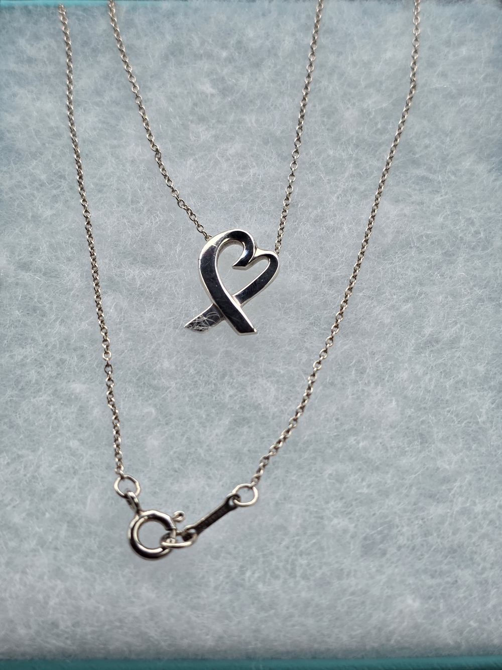 🍀✨️Tiffany & Co. Silver Heart Ribbon Pendant Necklace ✨️🍀 - Picture 4 of 5